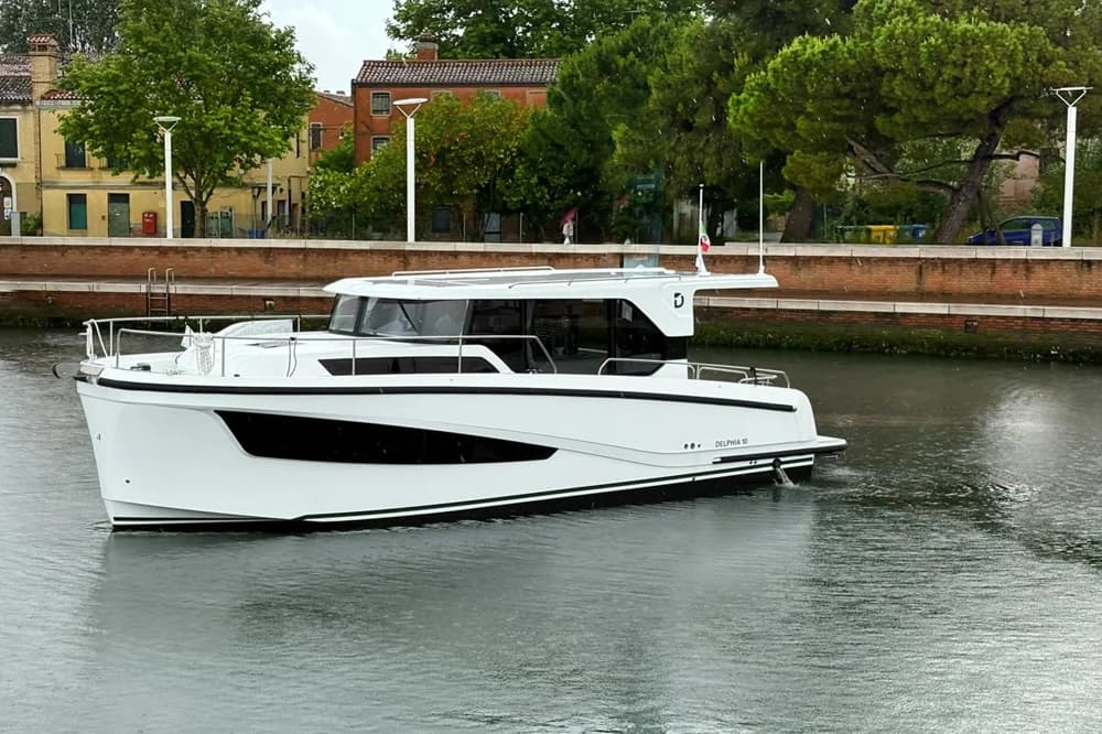 2025 Delphia 10 sedan | 10m