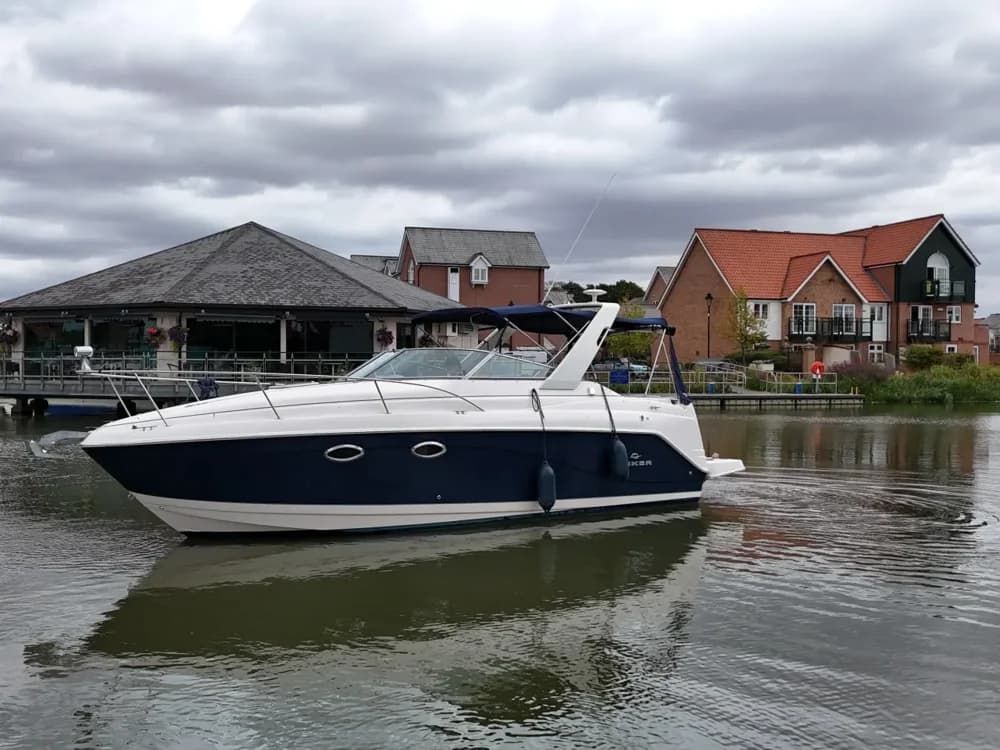 2004 Rinker 270 Fiesta Vee Boat for Sale in Lincoln