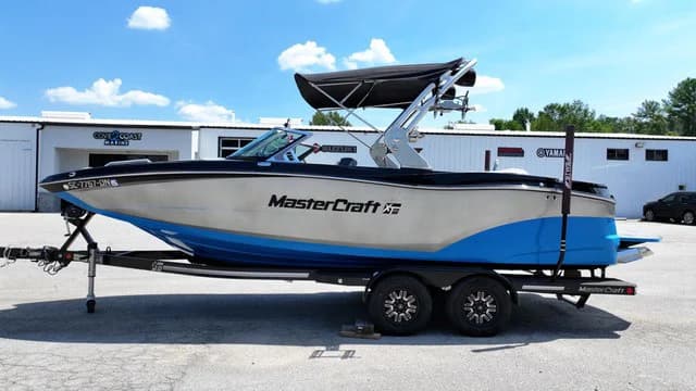 2019 MasterCraft XT22