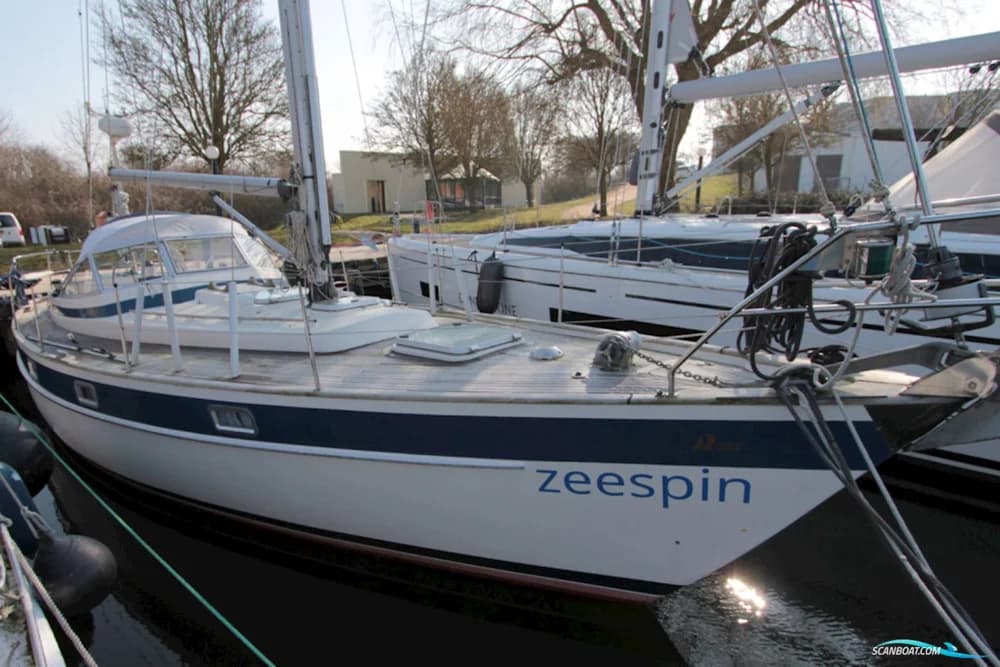 Hallberg Rassy 352