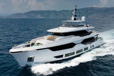 2027 Majesty 120 | 123.1 ft 2