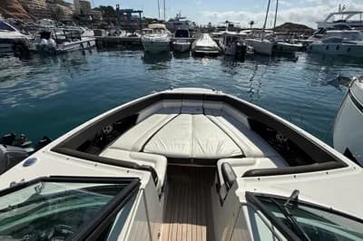 2017 Sea Ray SLX 350 | 34.5 ft 3
