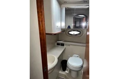 2006 Cruisers Yachts 370 Express | 40.2 ft 3