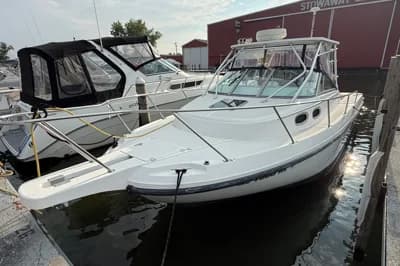 2000 Boston Whaler 28 Conquest | 28 ft 2