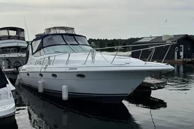 2000 Cruisers Yachts 3375 Express | 35.5 ft 2