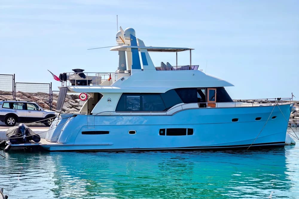 2016 Outer Reef Trident 620 | 62 ft