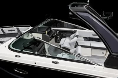 Chaparral 30 Surf 3