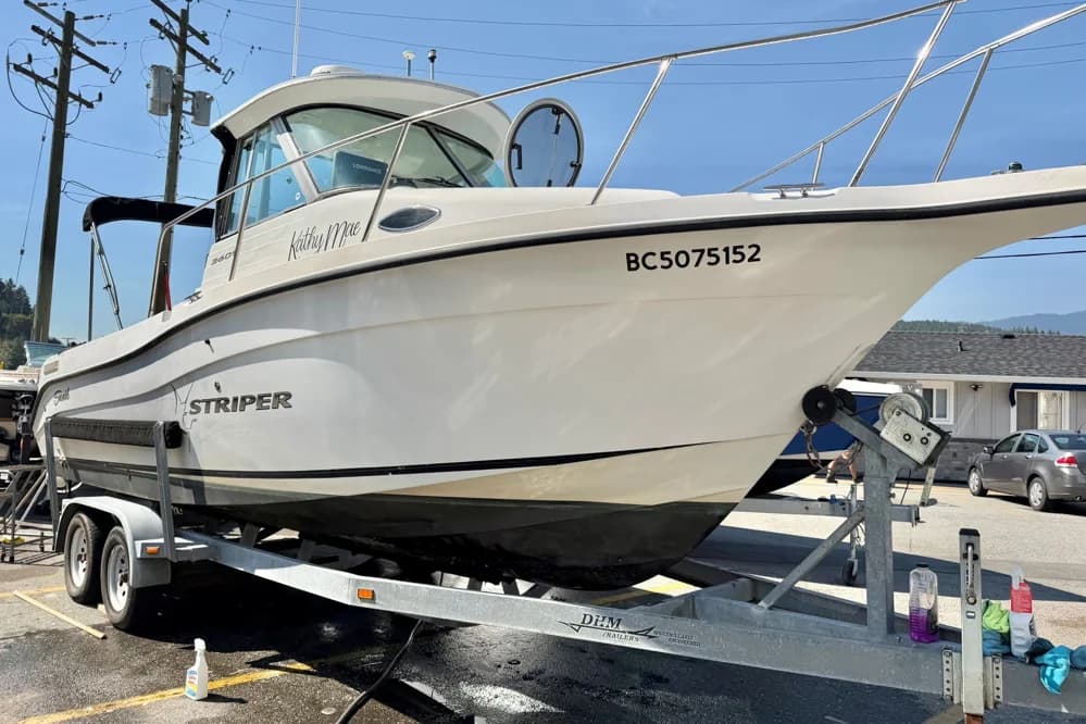 2004 Seaswirl Striper 2601 Walkaround I/O | 26 ft