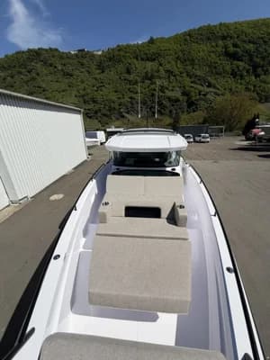 Axopar 37 XC Cross Cabin 3