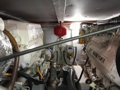 2006 Cayman Yachts 42 Fly | 44.5 ft 3
