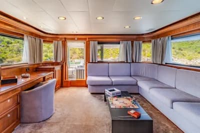 2005 Custom Line Navetta 30 | 101.6 ft 3