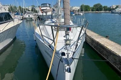 2005 Beneteau 323 | 32 ft 2