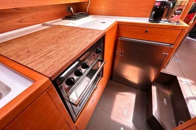 2021 Wauquiez Pilot Saloon 48 | 49.1 ft 3