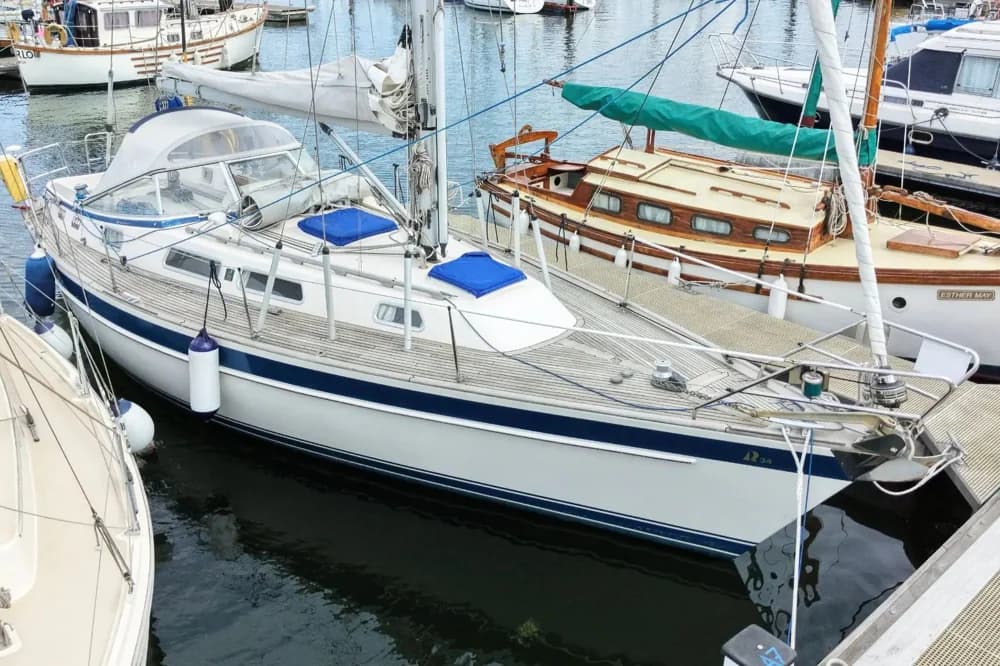 1999 Hallberg-Rassy 34 | 33.7 ft
