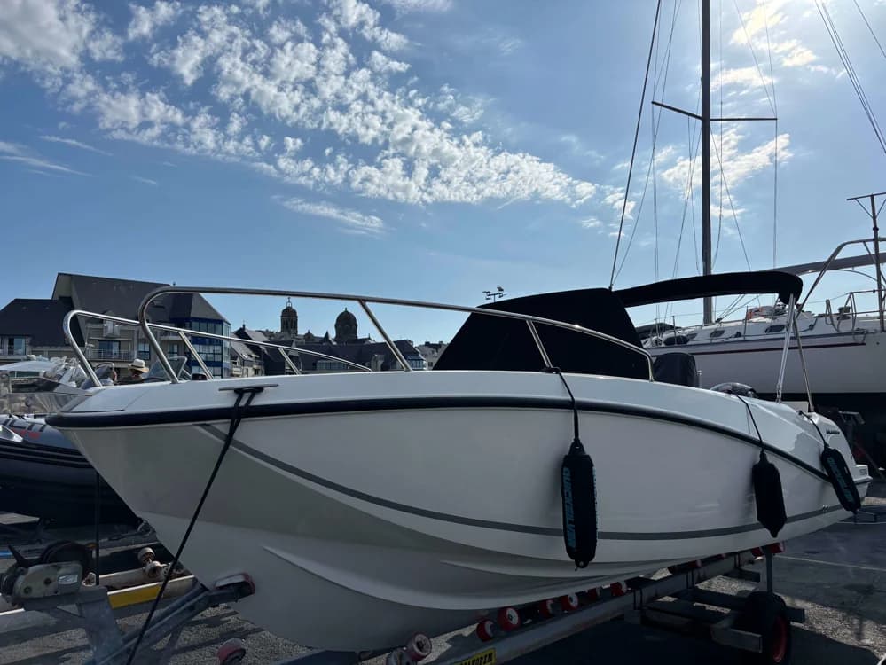 QUICKSILVER ACTIV 675 OPEN