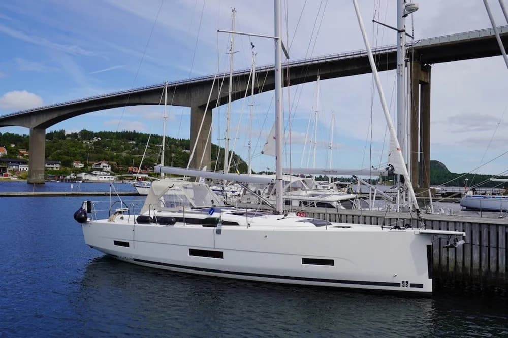 2023 Dufour 390