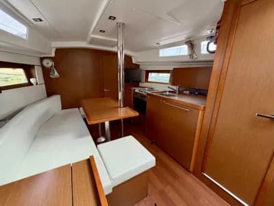 2015 Beneteau Oceanis 35 3