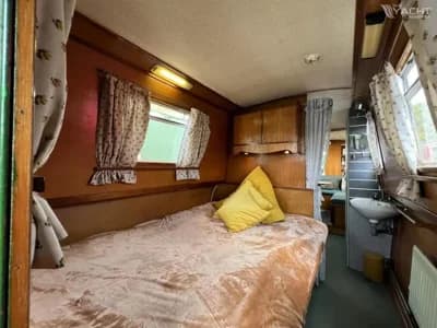 Hancock & Lane 40' Narrowboat 3