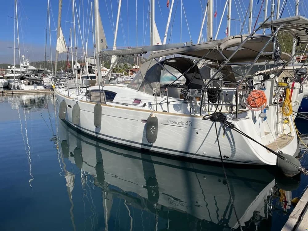 Beneteau Oceanis 43