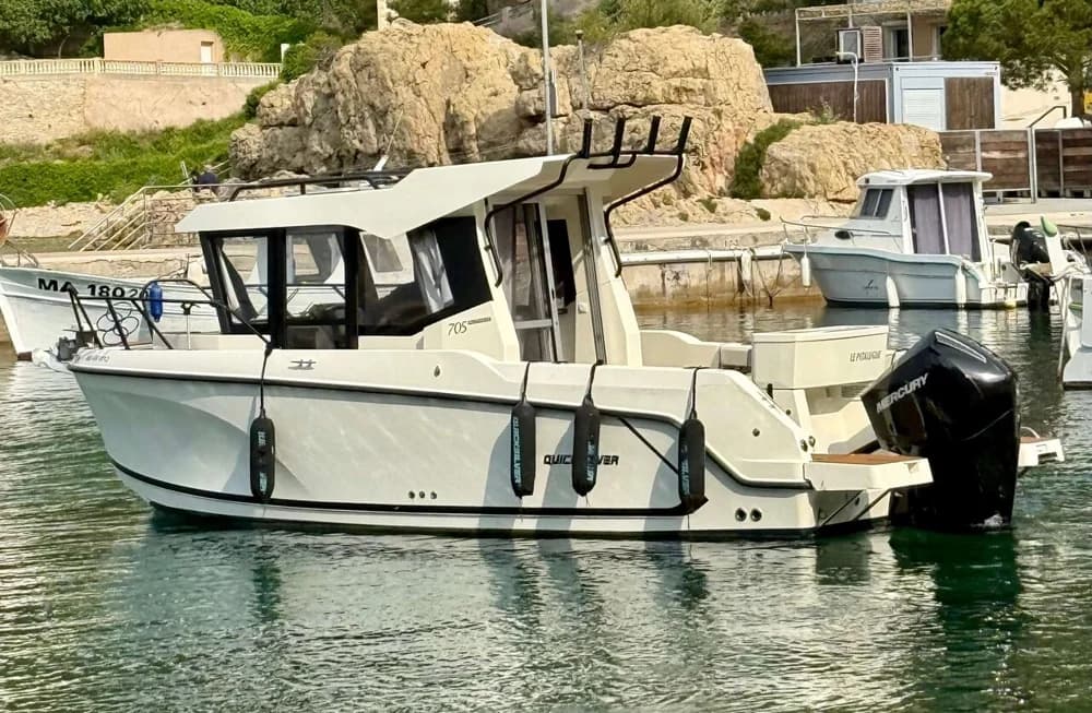 Quicksilver 705 Pilothouse