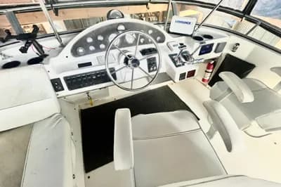 1995 Bayliner 3587 Motoryacht | 35 ft 3