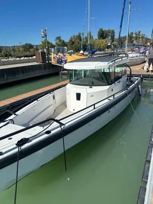 Axopar 28 Cabin 2