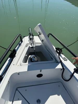 Axopar 28 Cabin 3