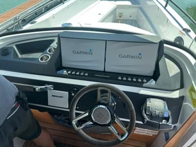 Axopar 28 Cabin 4
