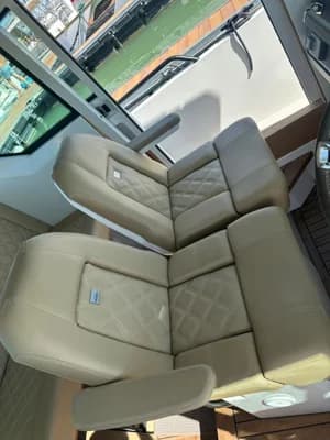 Axopar 28 Cabin 5