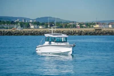 Axopar 29 XC Cross Cabin 3