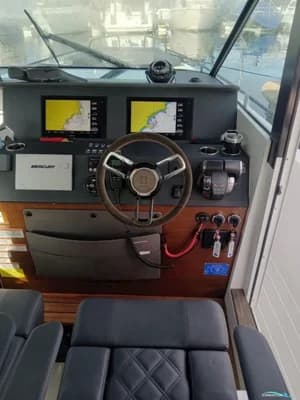 Axopar 37 Sports Cabin 2