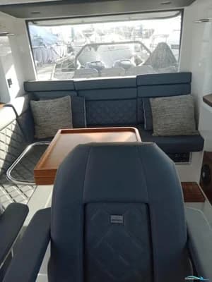 Axopar 37 Sports Cabin 3