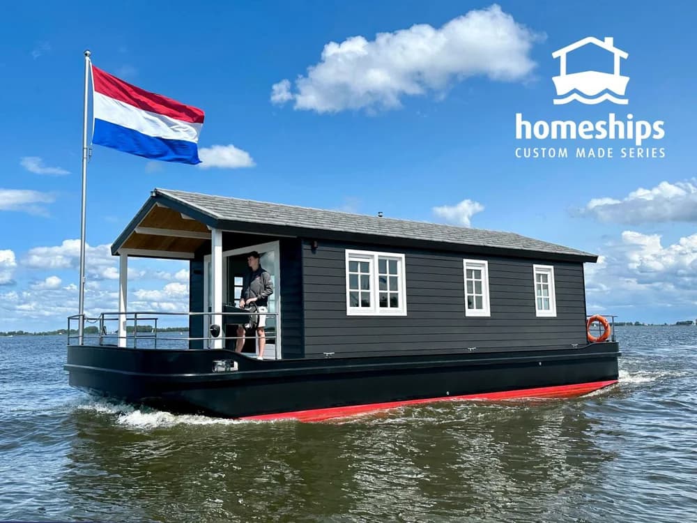 Homeship Vaarchalet 1250D Luxe Houseboat