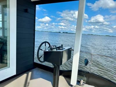 Homeship Vaarchalet 1250D Luxe Houseboat 3