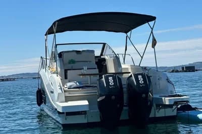 Quicksilver Activ 875 Sundeck 3