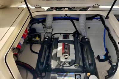 Bayliner VR5 Cuddy 3