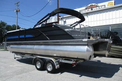 Bentley Pontoons Legacy 243 Swingback 2