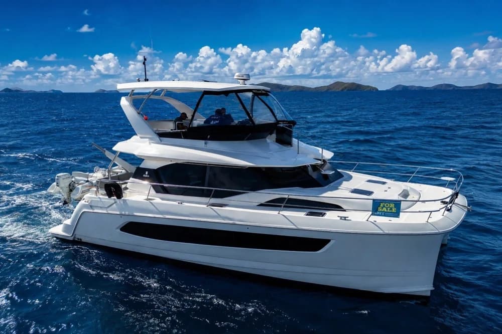 Aquila 44 Yacht
