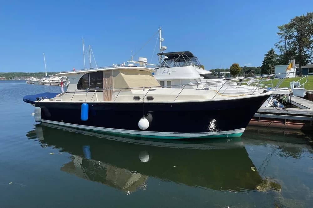 Mainship Pilot 43
