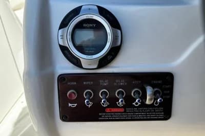 Sea Ray 200 Sundeck 3