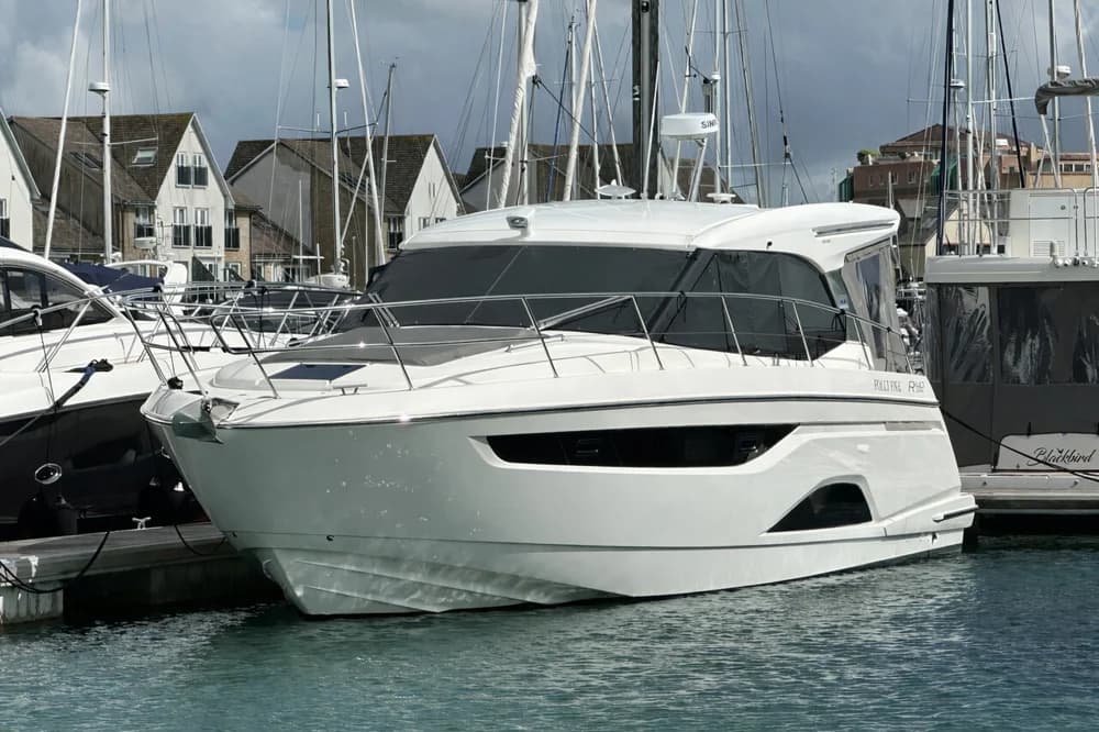 Bavaria R40 Coupe