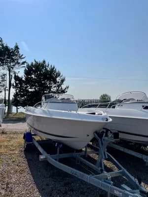 B2 Marine CAP FERRE 552 SUNDECK 2