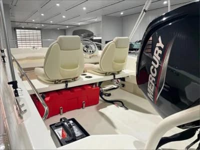 Boston Whaler 160SS 3