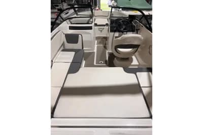 Bayliner VR4 Bowrider I/O 3