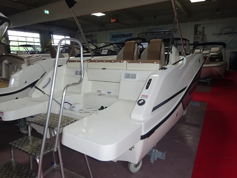 Quicksilver Activ 555 Open