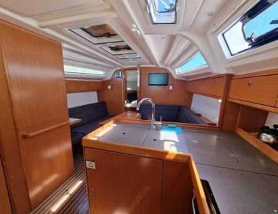 Bavaria 37 CRUISER 3