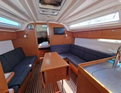 Bavaria 37 CRUISER 4