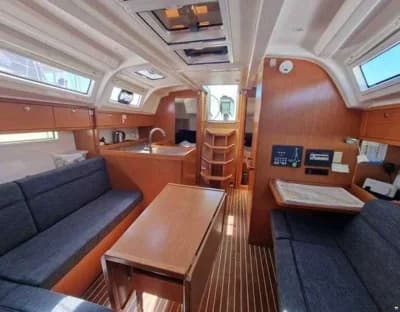 Bavaria 37 CRUISER 5
