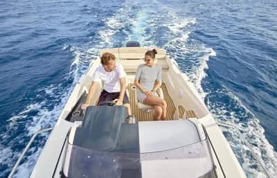Quicksilver Activ 555 Cabin 3