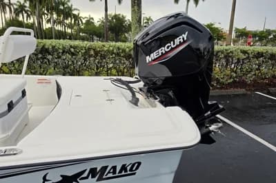 2027 Mako Pro Skiff 17 CC 3
